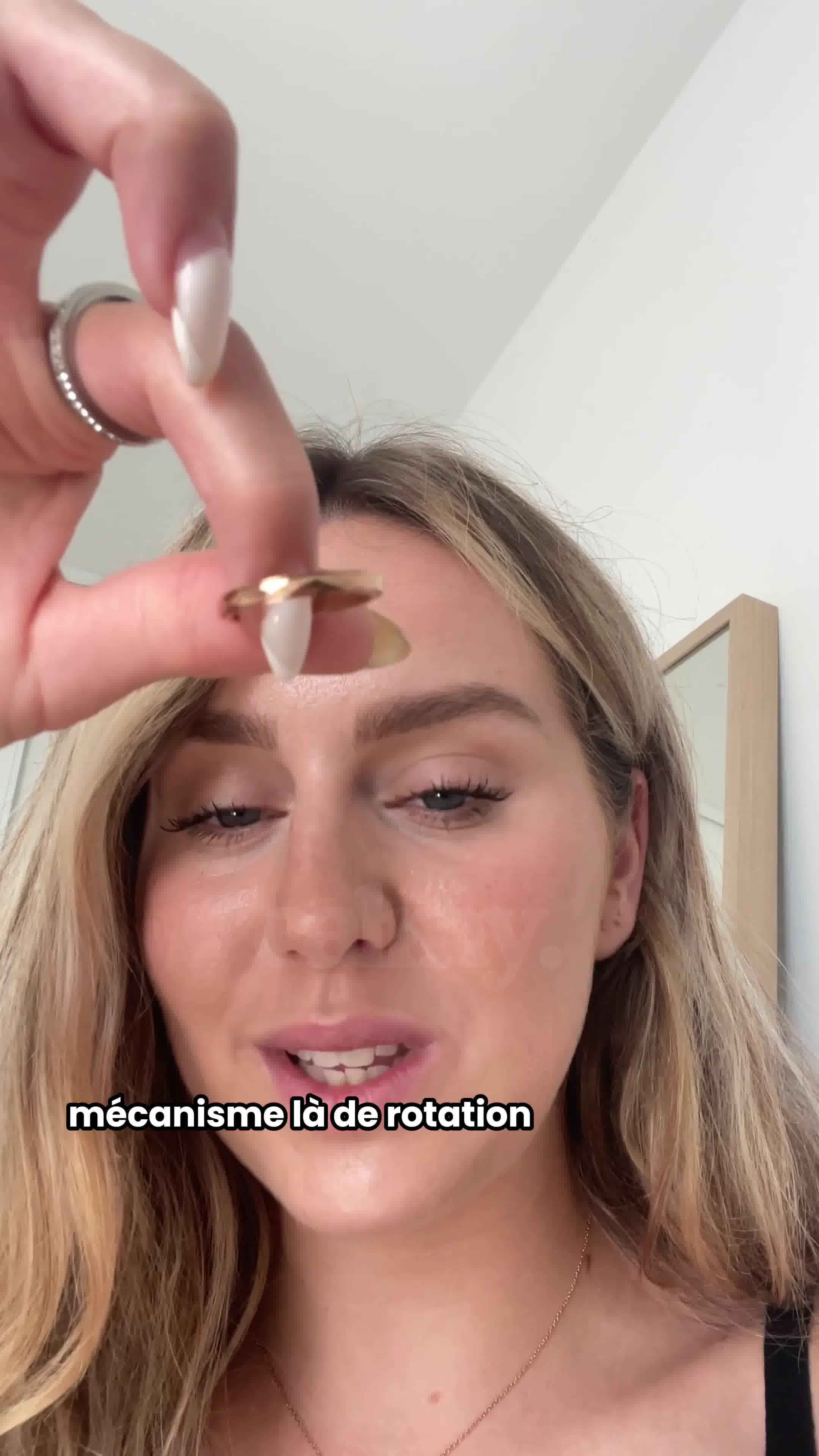 Calmy ad: Le Secret des Anneaux Anti-Stress 🤫 Les filles, stress et anxiété font partie…