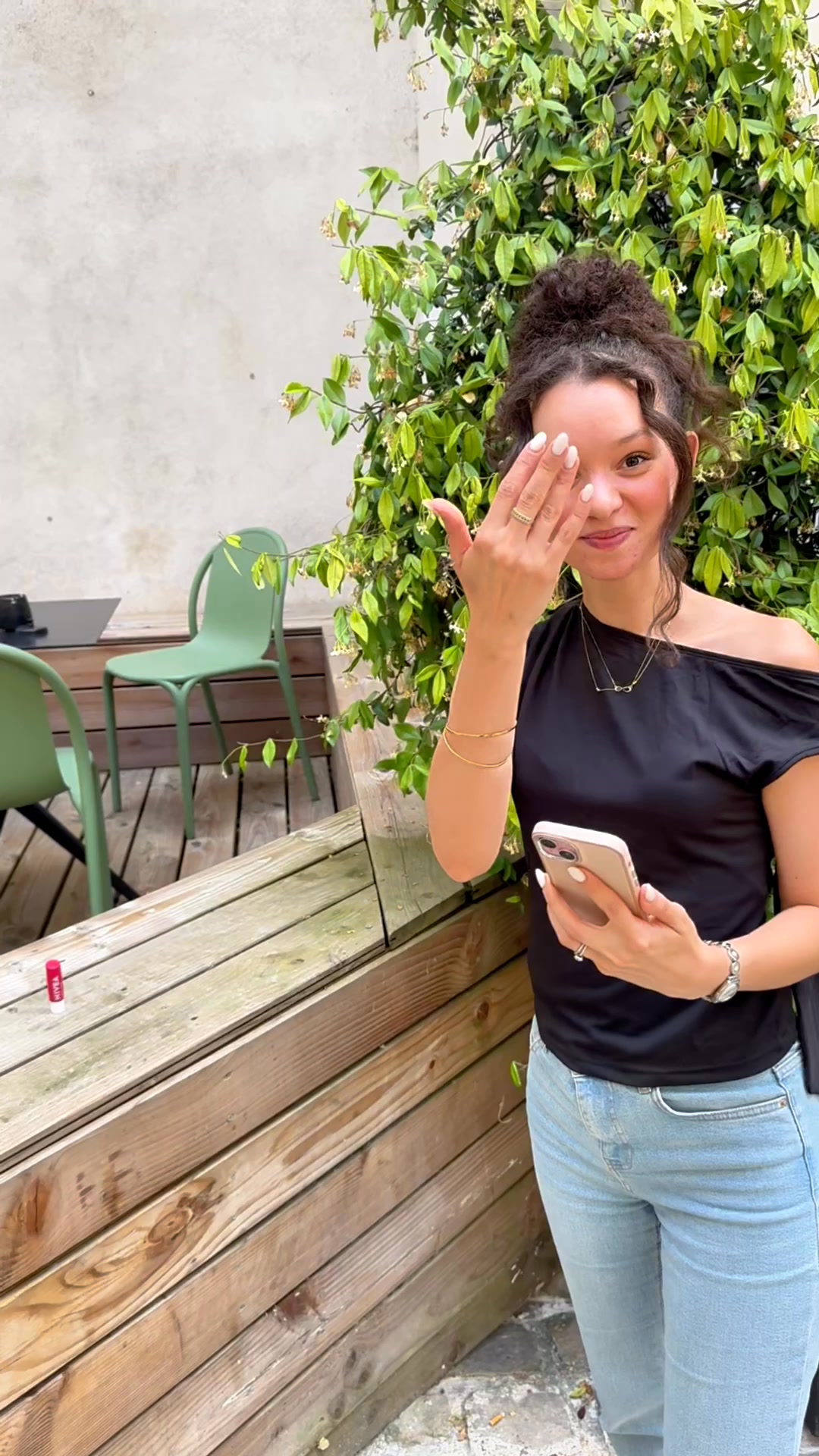 Photoroom ad: get amazing photos with this AI app