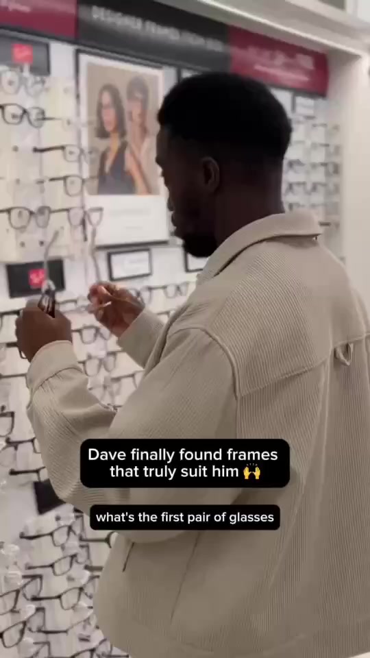 Boots Opticians ad: Book an eye test today!