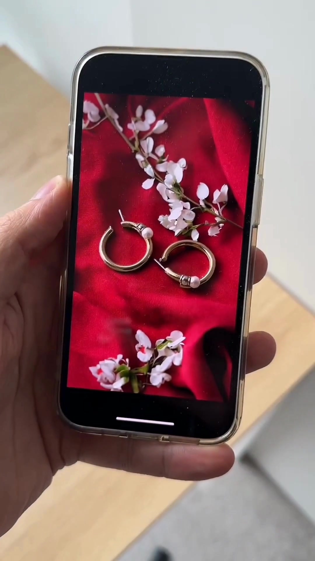 Photoroom ad: Get amazing photos with this AI app