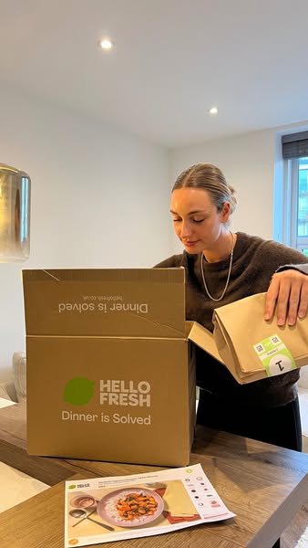 HelloFresh ad: Get 50% off your first box + free dessert for life!