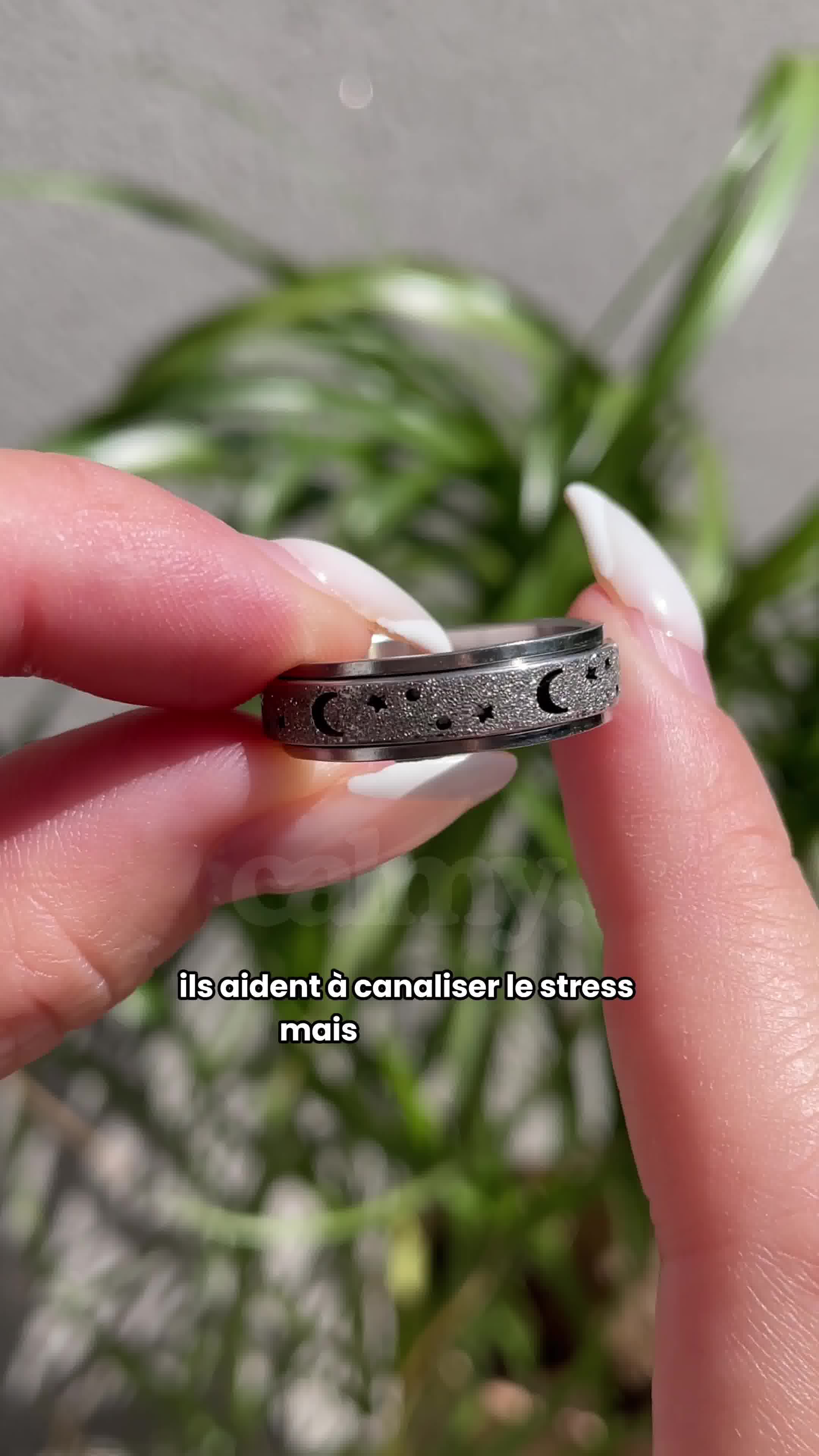 Calmy ad: Aide une amie ou une proche à surmonter son anxiété. Ne la laisse pas endurer…