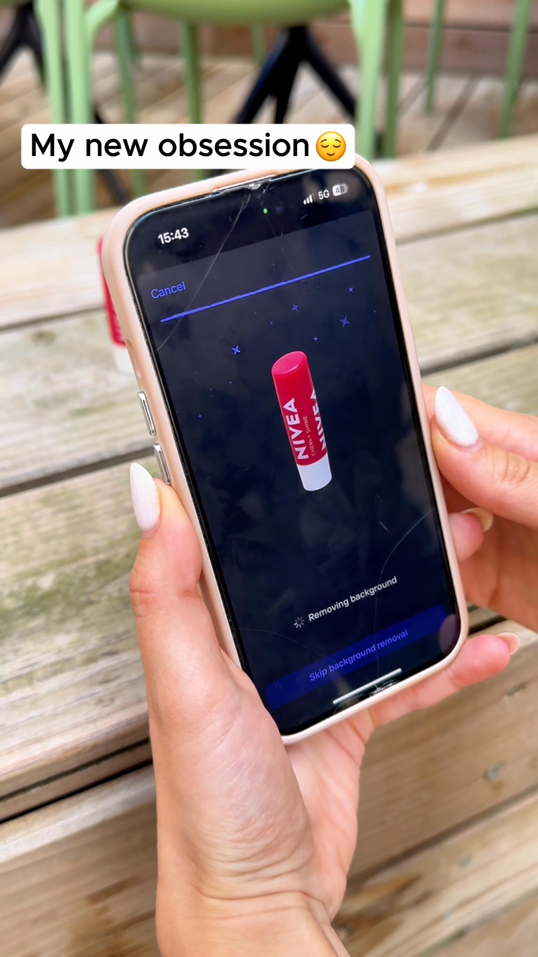 Photoroom ad: get amazing photos with this AI app