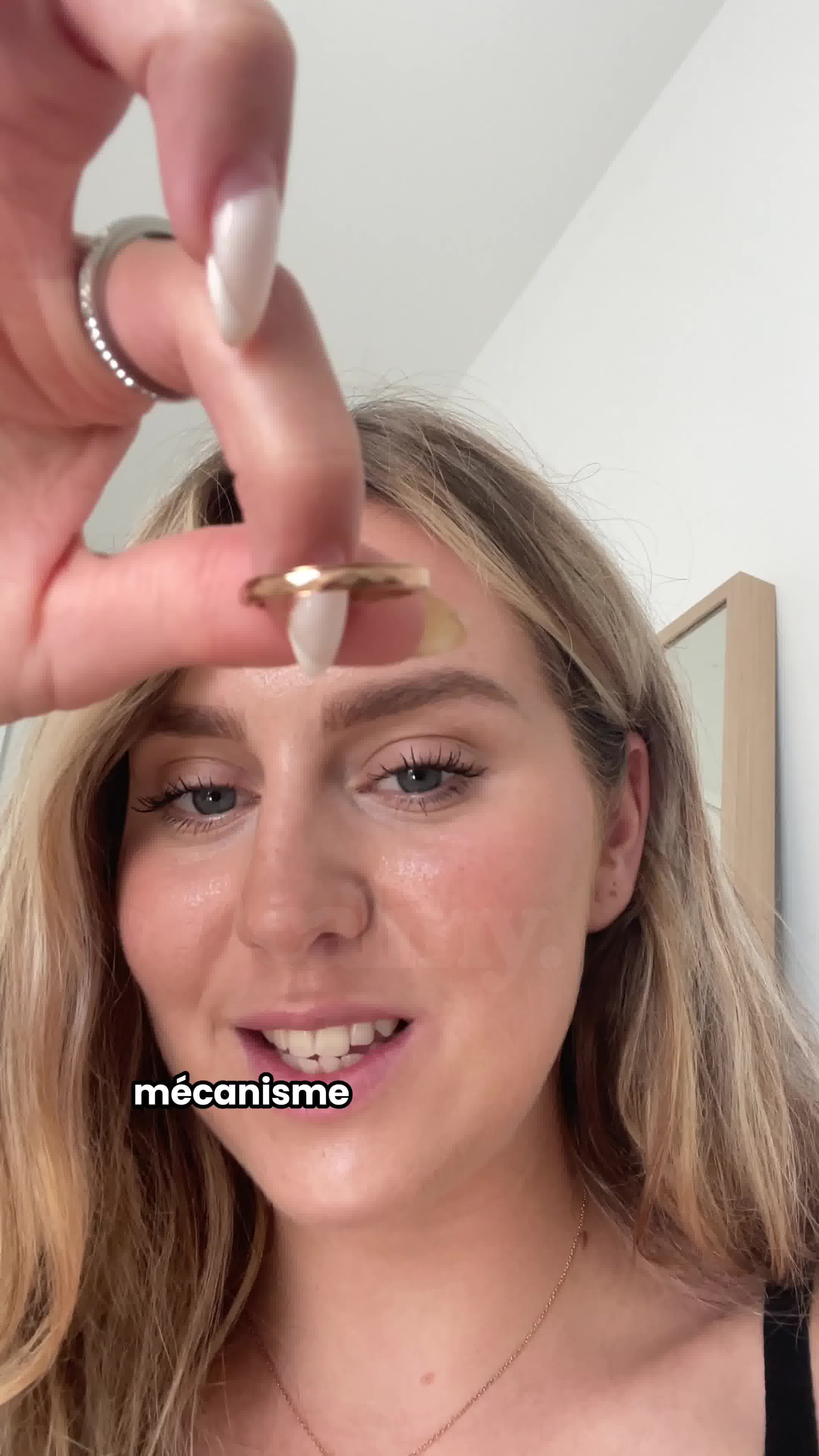 Calmy ad: Le Pouvoir des Anneaux Anti-Stress 🤫 Les filles, stress et anxiété font…